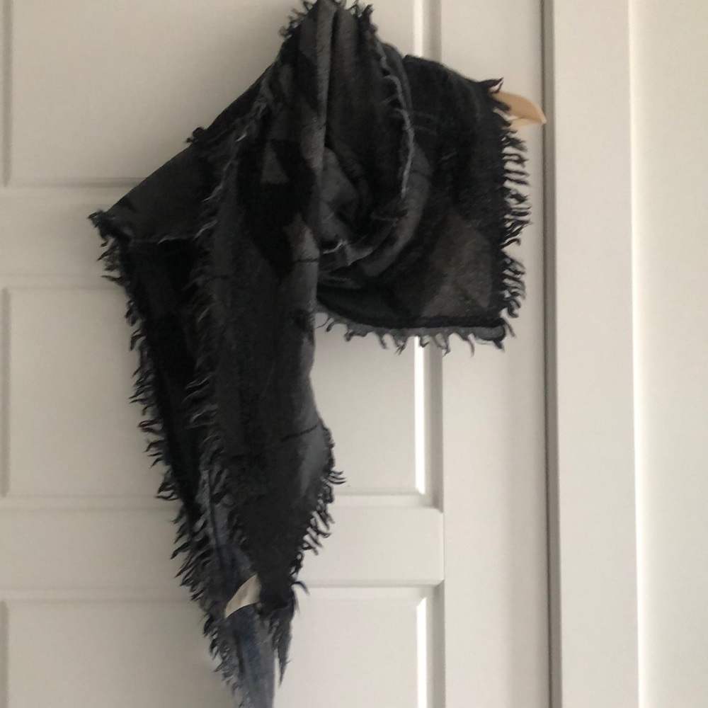 Wool scarf